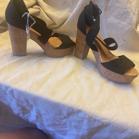 AMERICAN EAGLE black strap sandal - Picture 4 of 5